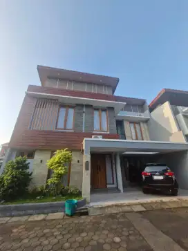 KONTRAKAN PUTRI SUPER STRATEGIS