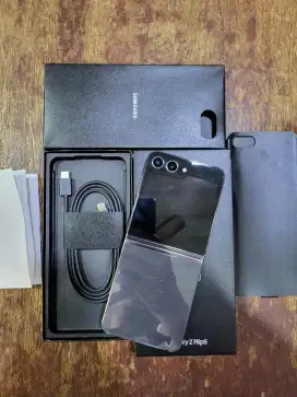 Samsung Z Flip 5 (512Gb) Fullset lecet pemakaian fungsi semua aman