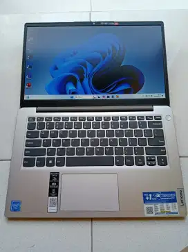 LAPTOP RAM 8 GB SSD 256 GB WINDOWS 11 ORI MULUS SLIM LIKE NEW