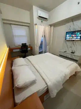 Menyewakan apartemen harian Green Pramuka City Jakpus murah
