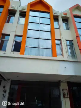 Disewa Ruko Gandeng 3 Lantai Hadap Jalan Raya Boulevard Gading Serpong