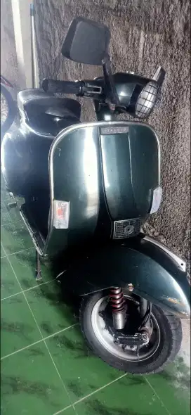 Jual motor antik vespa px 81 mulus hijau dongker