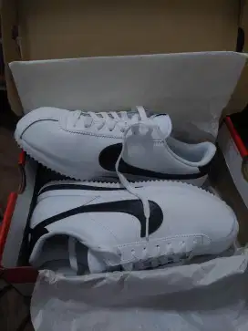 NIKE ORIGINAL CORTEZ SIZE 40