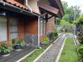 Jual Rumah Luas Mewah Harga di Bawah Pasaran Posisi Hook Di Cigadung
