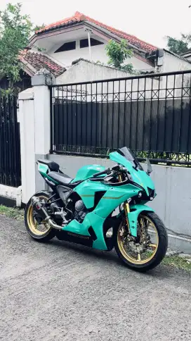 Yamaha R1 Custom