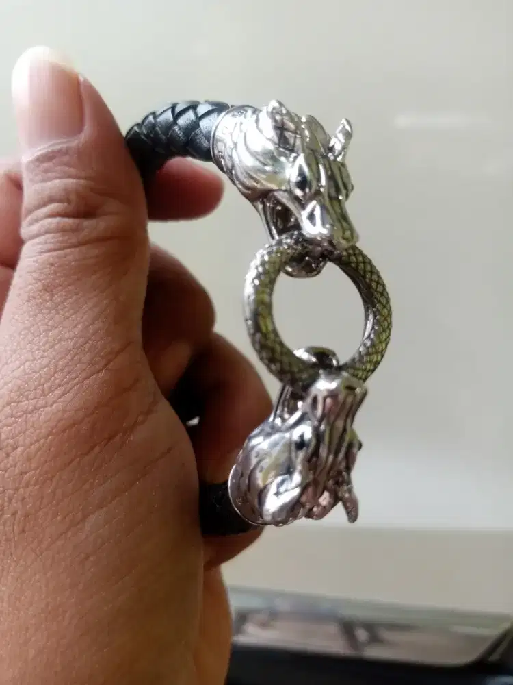 Gelang kulit pria merk Thomas Sabo