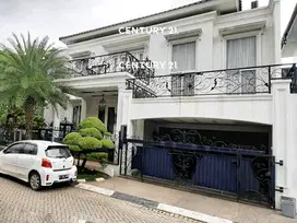Rumah Style Clasic Kontemporer Posisi Di Hook Dan Samping Taman