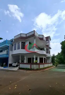 Dijual rumah legenda wisata cibubur. 3 lantai hoek