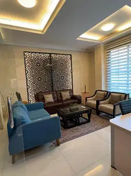 Di sewakan rumah moderen bisa mingguan atau bulanan