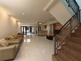 Disewakan Rumah Siap Huni Furnish di Setraduta Bandung