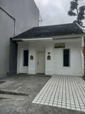 DISEWA RUMAH TAHUNAN SIAPHUNI FURNISH TAMPAK SIRING SENTUL CITY SSR020