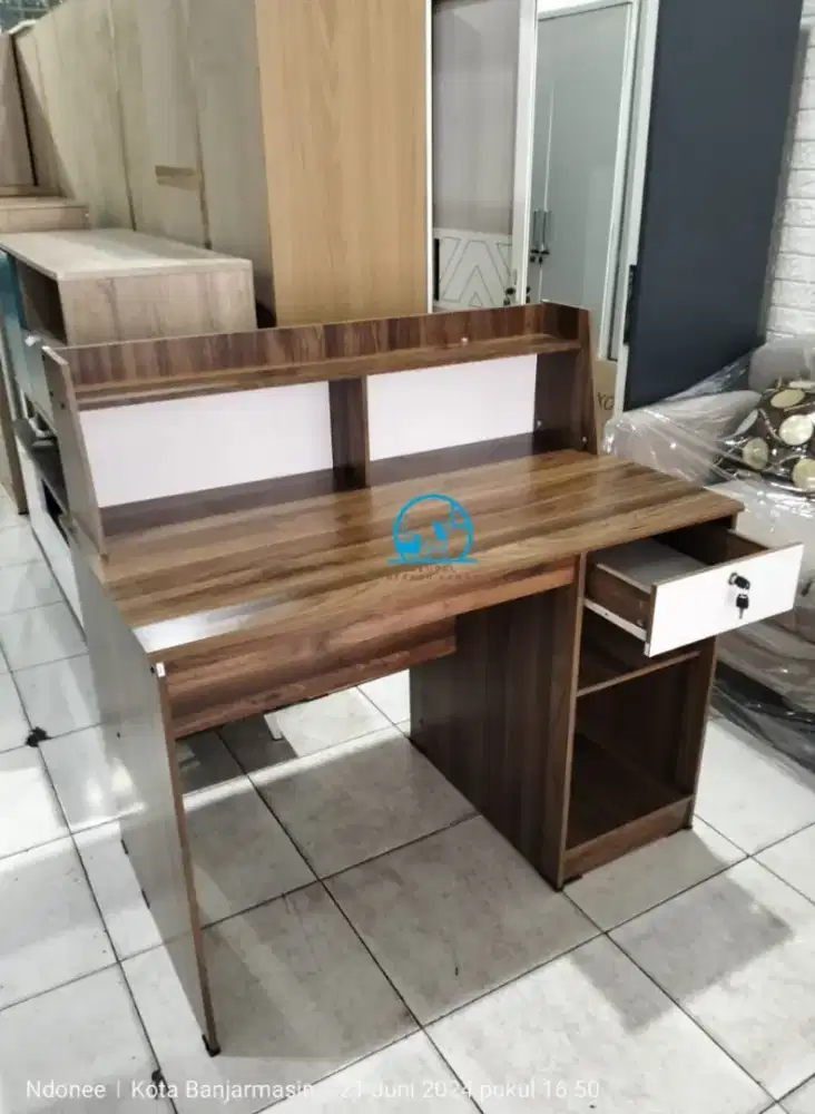 Diskon! Meja kasir karyawan