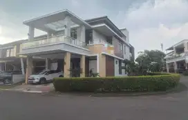 Dijual Rumah Kota Wisata mewah 3 Lantai siap huni hoek cibubur