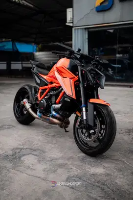 SUPERDUKE R EVO KTM 1390 z900 r6 zx