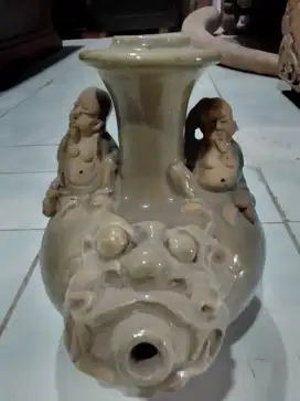 Guci ukir dewa dewa