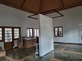 Dijual bangunan cafe ruang usaha sayap Cipaganti