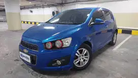DP Rendah  4JT Chevrolet Aveo 1.4 LT Bensin-MT 2014 Biru
