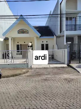 Rumah 1.5 lantai, 8x20 Taman Royal 1