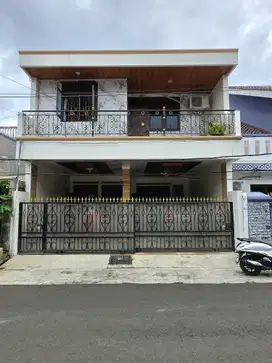 Rumah Second Dalam Komplek One Gate Jalan Lebar Di Duren Sawit Jakarta