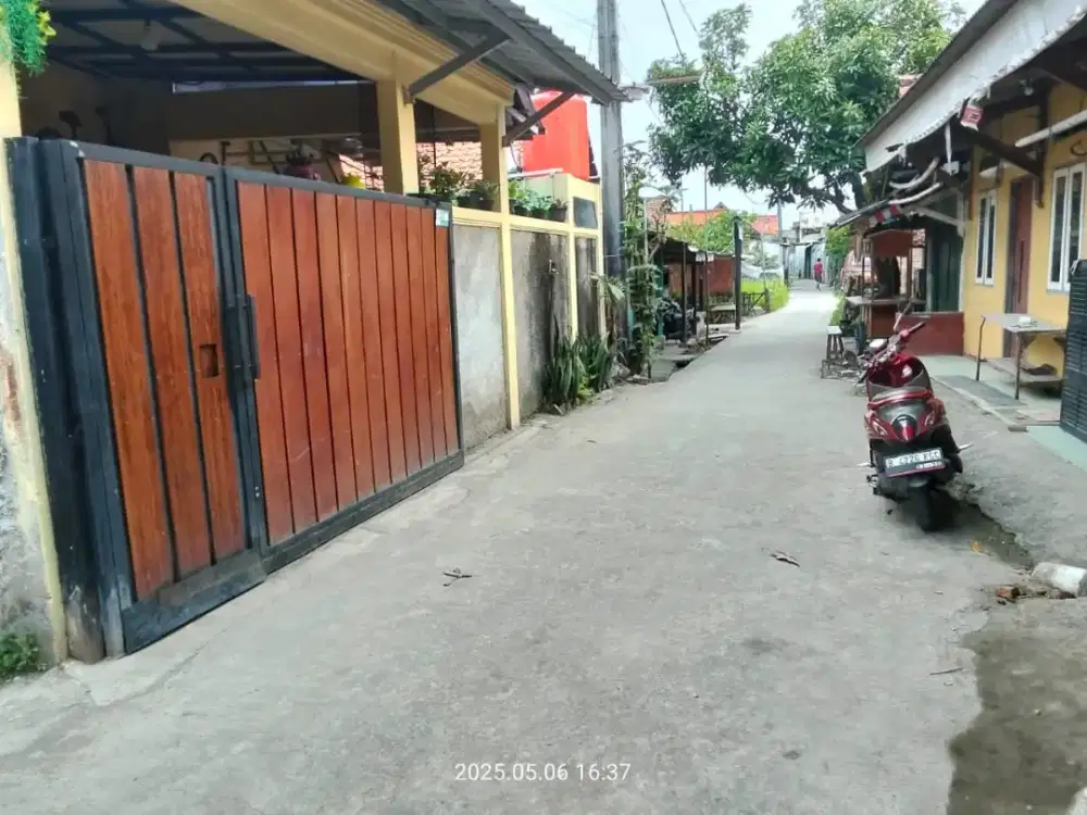 Rumah tinggal,3 kamar tidur,2 kamar mandi.