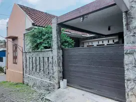 RUMAH AREA SUHAT BUNGA BUNGA KOTA MALANG