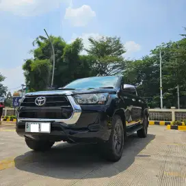 Toyota Hilux Double Cabin Hitam Tipe G 4x4 Manual