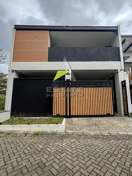 Rumah Mewah dan Nyaman dekat Lapangan Golf