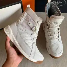 Columbia Meadows Heat Winter Boots Sepatu Size 41