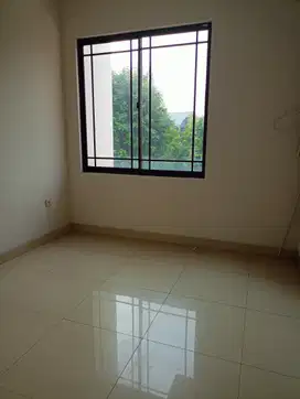 J Di sewa Cepat Rumah Green Lake City Cluster : Asia UK. 6x15