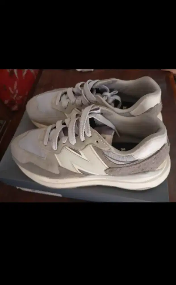 Di jual aja sepatu bekas NB
