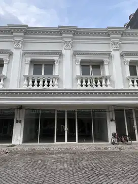 Royal Palace nol jalan Sunandar Priyosudarmo Sidoarjo
