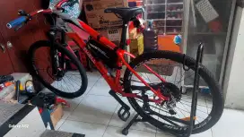 Thrill Ravage 4.0 Merah Silver size M 27,5 Like New