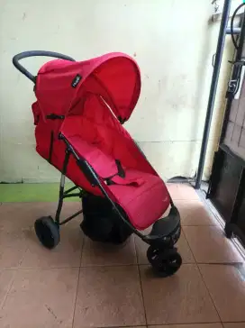 Stoler Hugo merah ceri