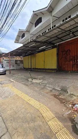 Disewakan Ruko Gandeng 2 Lantai di pinggir Jalan Raya BKT Duren Sawit