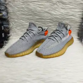Sepatu Sneakers Adidas Yeezy Boost 350 V2 Tail Light Original Second
