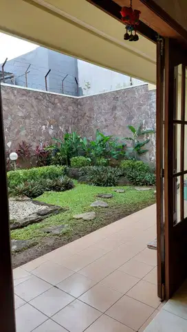 Dijual/sewakan Rumah lokasi iconic & prestigious di Surabaya Barat