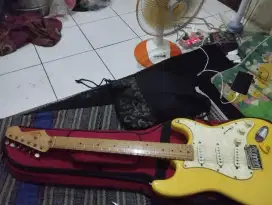 Di jual gitar listrik fender