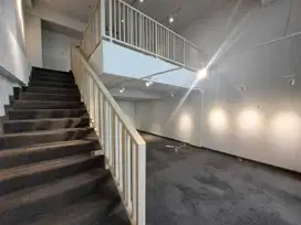 Sewa Kantor Minimalis 97 m2 di SOHO Pancoran, Bebas Operasional 24 Jam