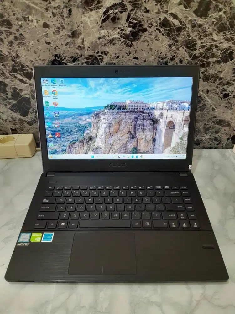 Asus Pro 2430U, Core i5 6200U, Ram 8GB, ssd 256GB, Vga geforce 920m 2g