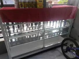 Etalase masih mulus tidak ada cacat
