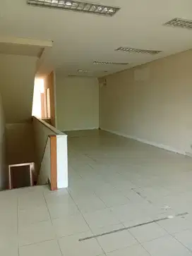 RUKO HADAP JALAN STRATEGIST PONDOK INDAH RAPIH SIAP PAKAI