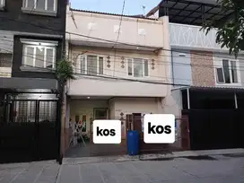 Rumah kos, 3 lt, dekat mall kelapa gading