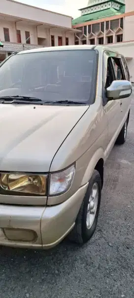 Isuzu Panther LS AT 2001