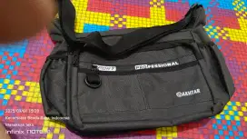 Tas samping . Untuk cewek cowok