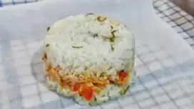 Nasi cokot isi ayam suwir dan tongkol balado