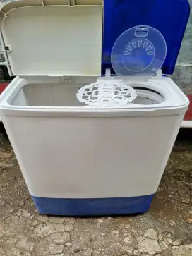 Bismillah d jual mesin cuci 2tabung merek agua