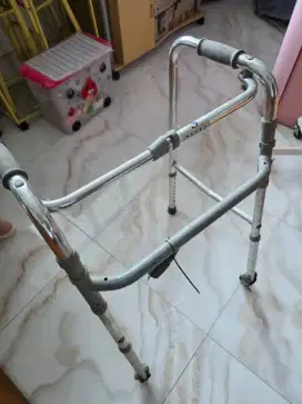 Alat bantu jln 4 kaki