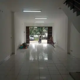 Disewakan Ruko Siap Pakai 3,5 Lantai Jalan Lingkar Luar Barat