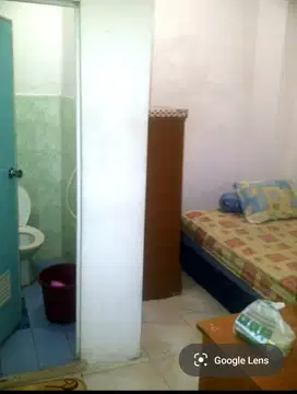 Kos harian kamar mandi dalam strategis