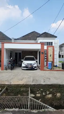 Di jual rumah second di dalam perumahan poin mas - depok
